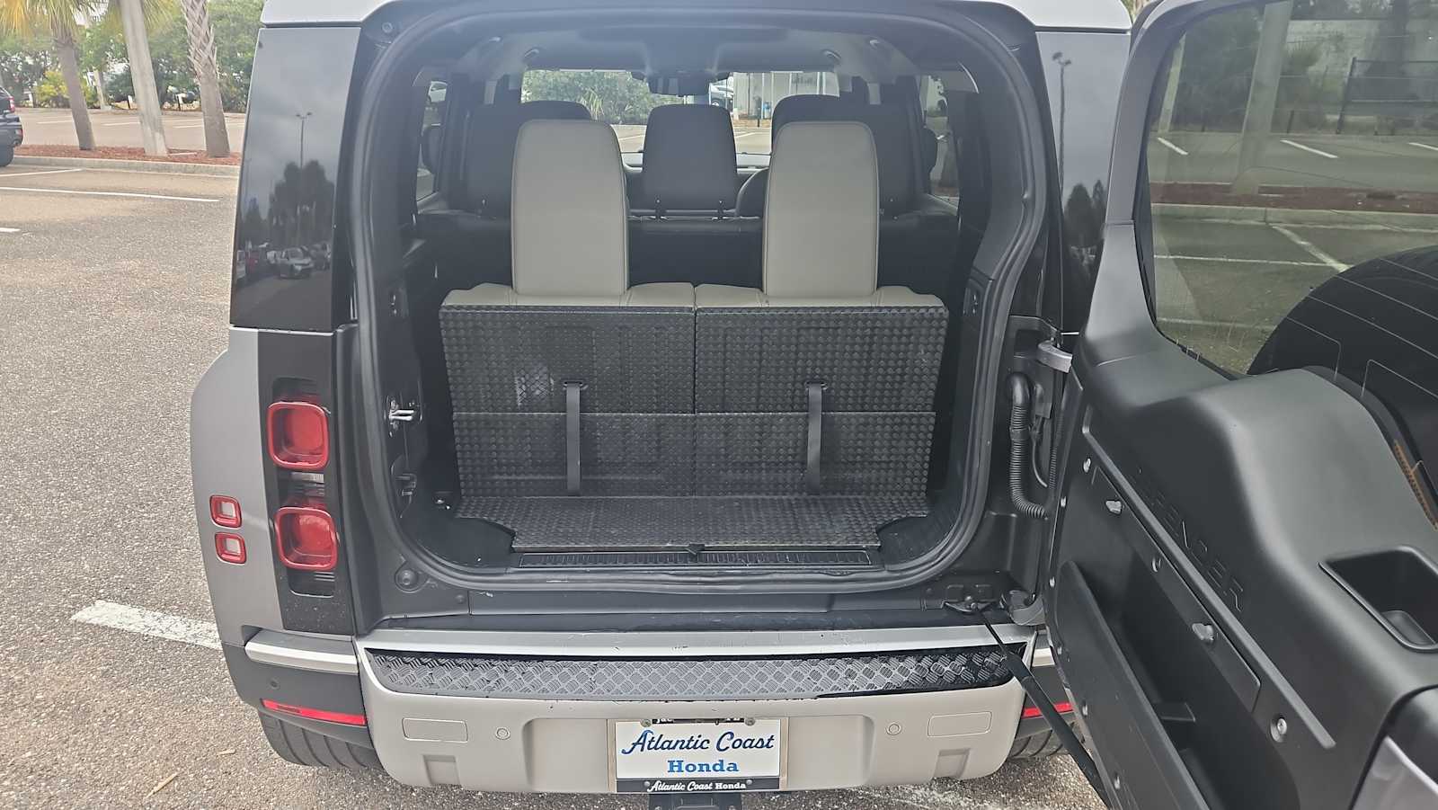 Thumbnail: 2020 Land Rover Defender - 21