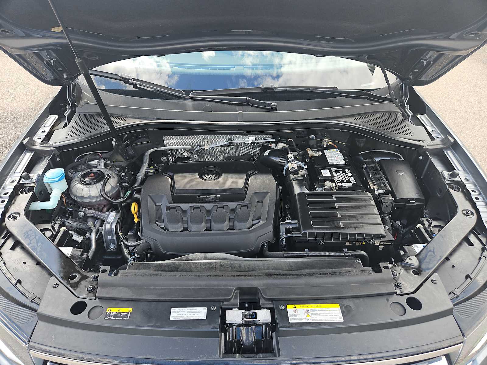 Thumbnail: 2022 Volkswagen Tiguan - 17