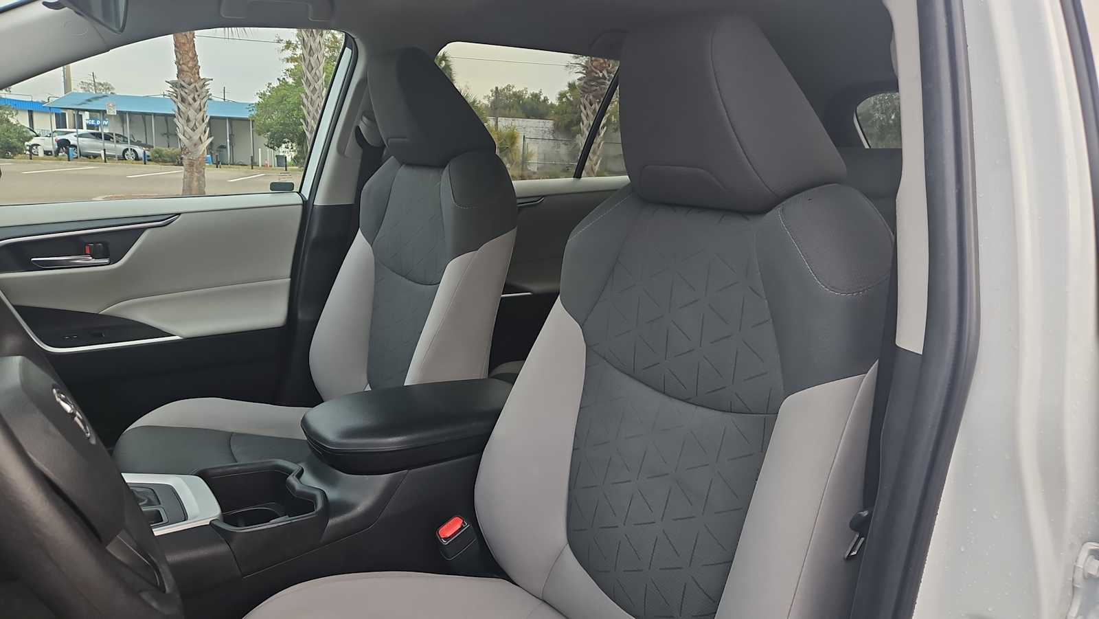 Thumbnail: 2022 Toyota RAV4 - 13