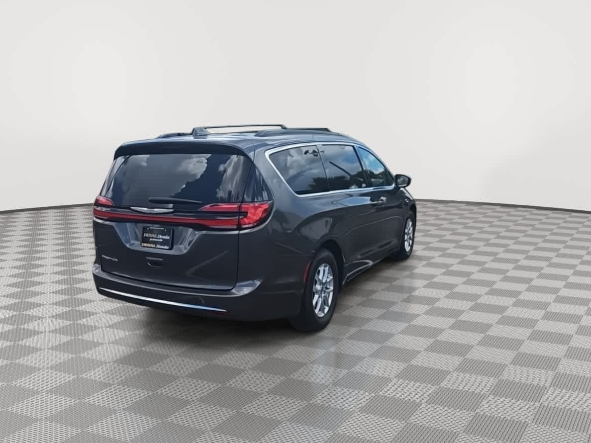2022 Chrysler Pacifica Touring L 8