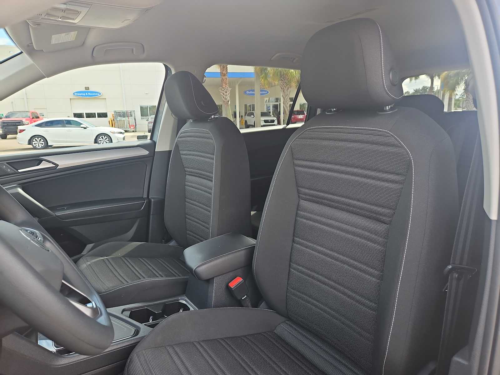 Thumbnail: 2022 Volkswagen Tiguan - 13