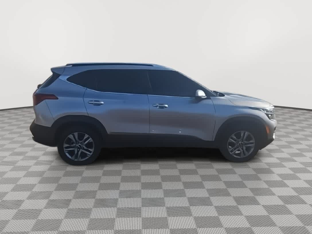 Thumbnail: 2022 Kia Seltos - 9