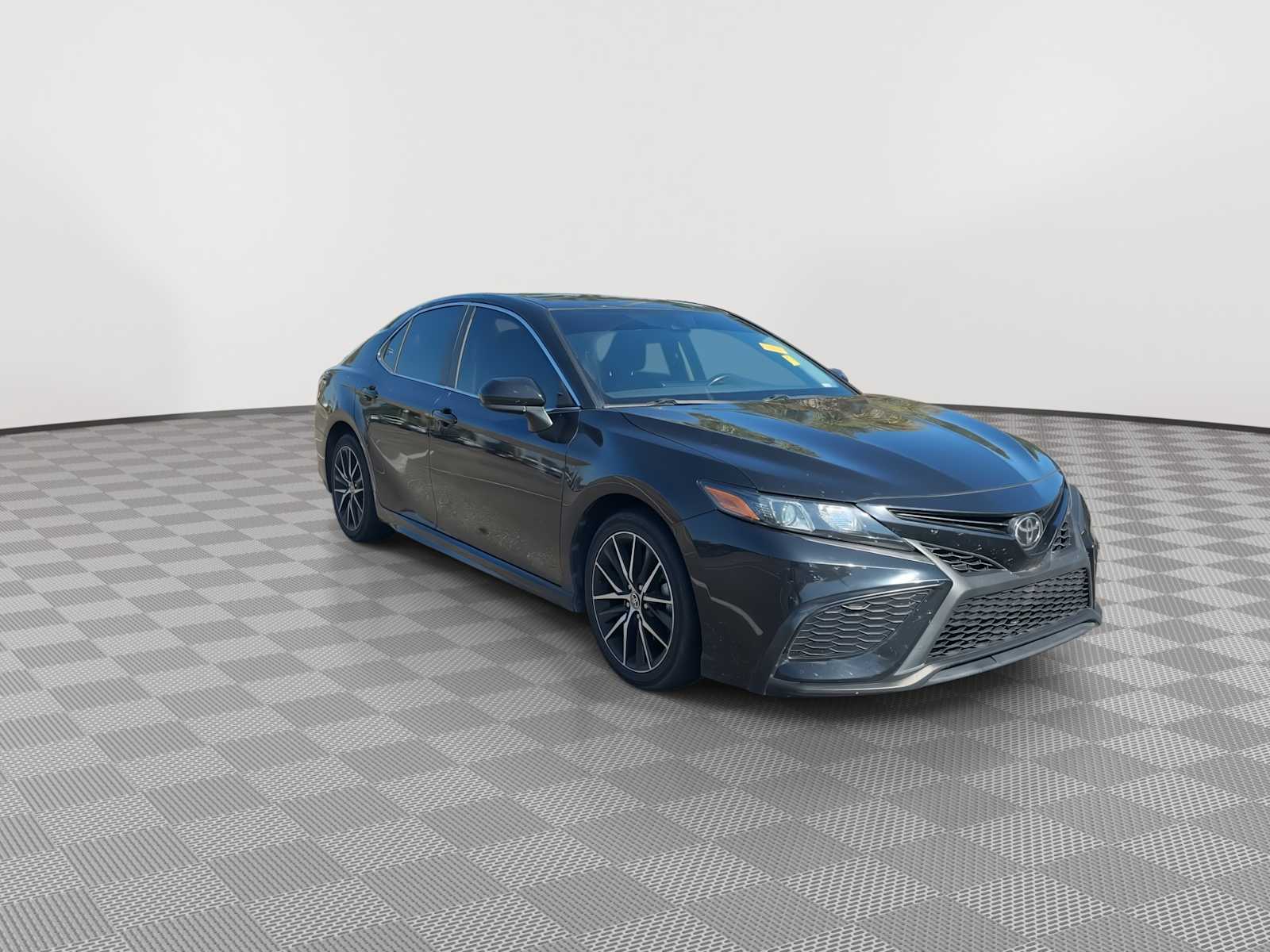 2021 Toyota Camry SE photo 2