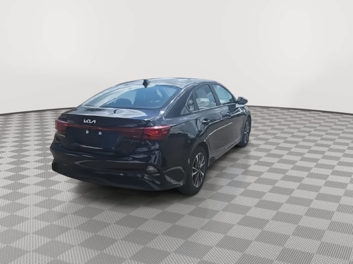 Thumbnail: 2023 Kia Forte - 8