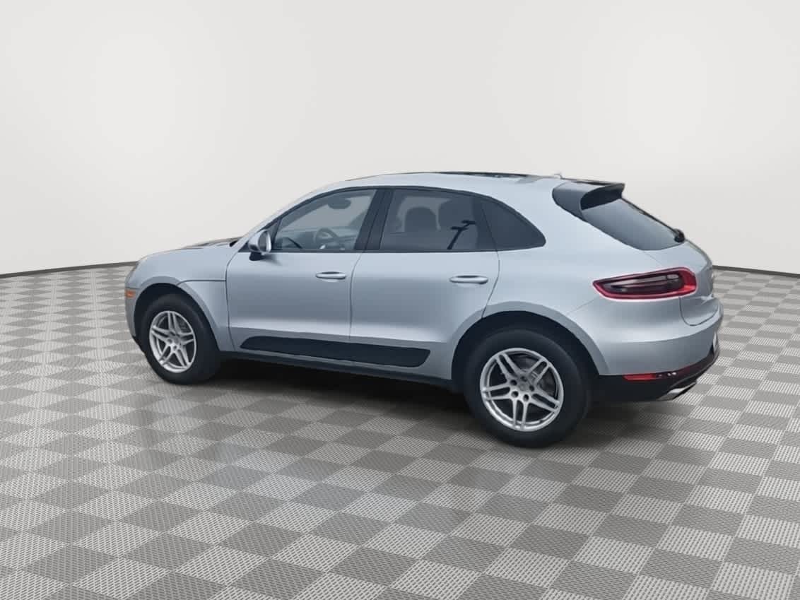 Thumbnail: 2017 Porsche Macan - 6