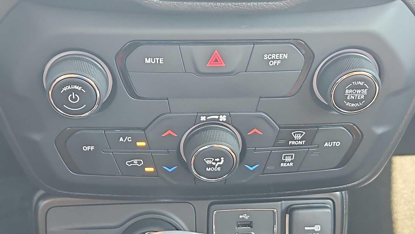 Thumbnail: 2020 Jeep Renegade - 16