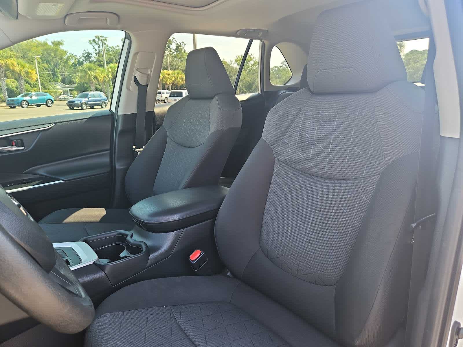 Thumbnail: 2020 Toyota RAV4 - 13