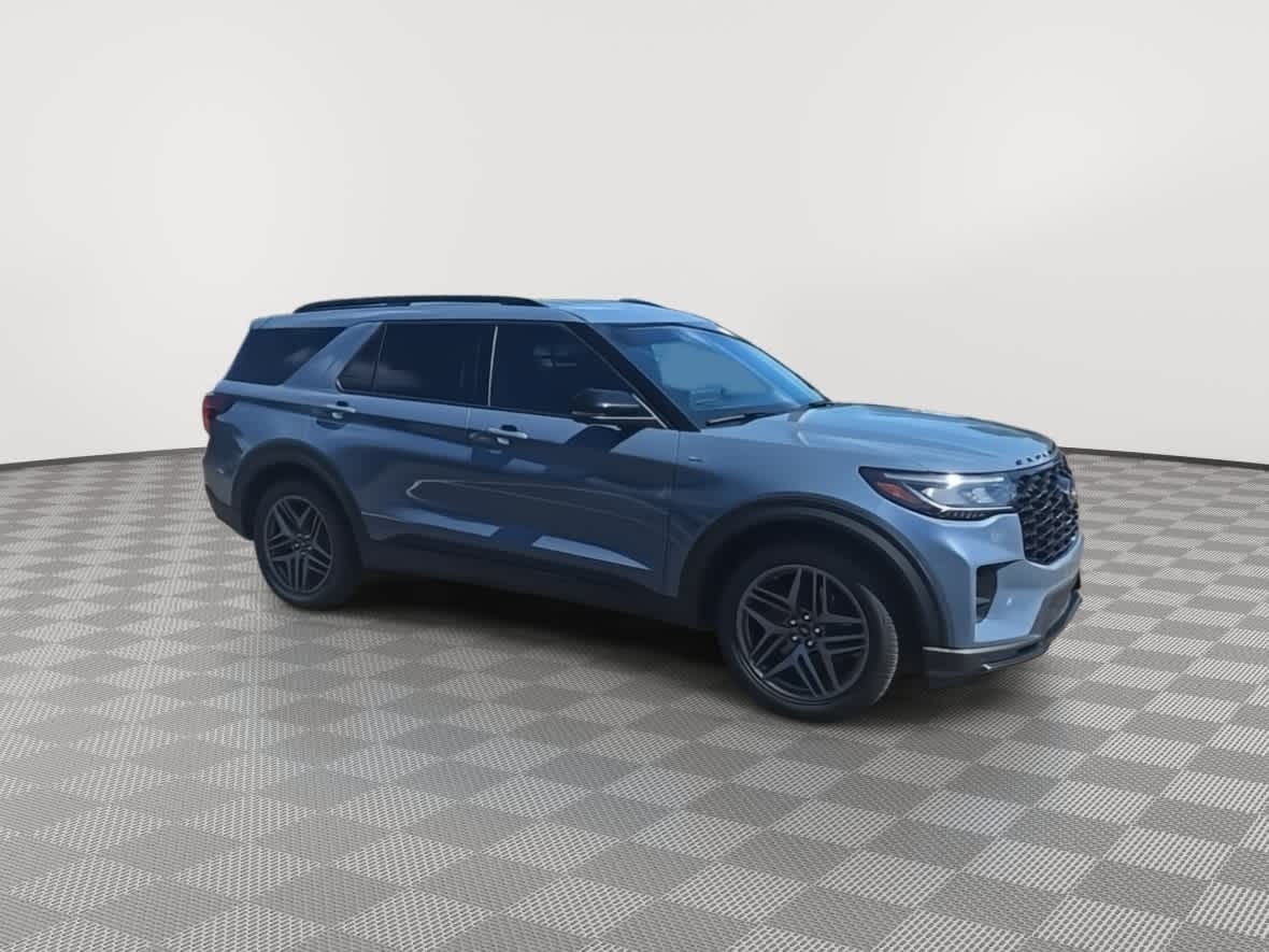 2025 Ford Explorer ST-Line 2