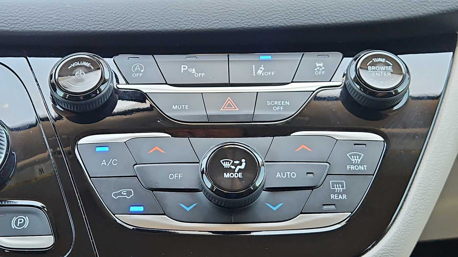 Thumbnail: 2023 Chrysler Pacifica - 16
