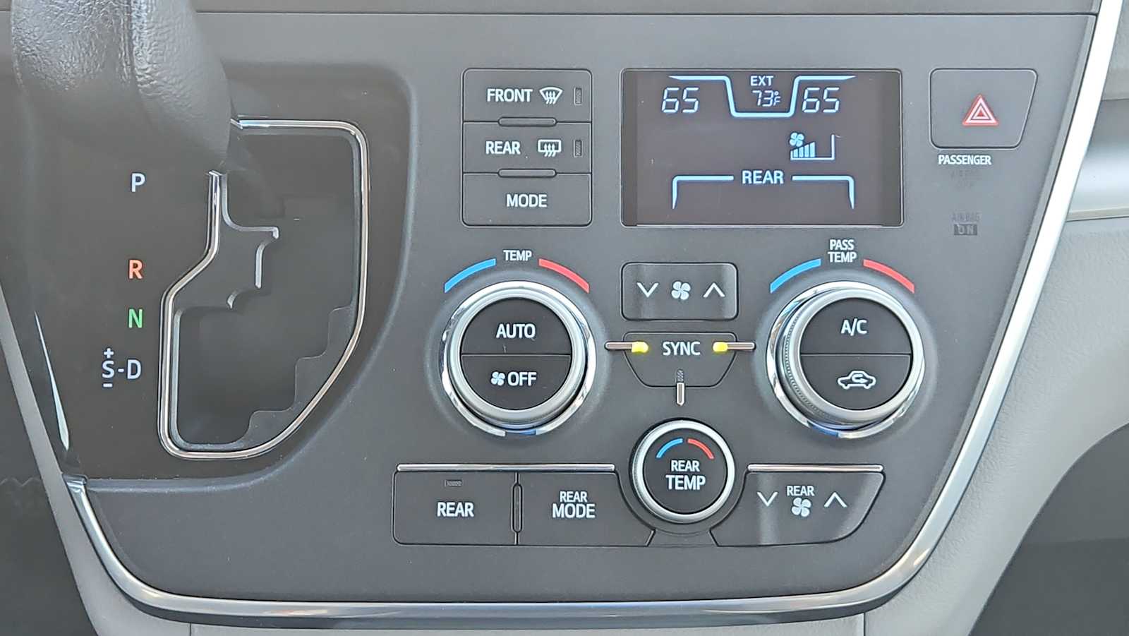 Thumbnail: 2017 Toyota Sienna - 16