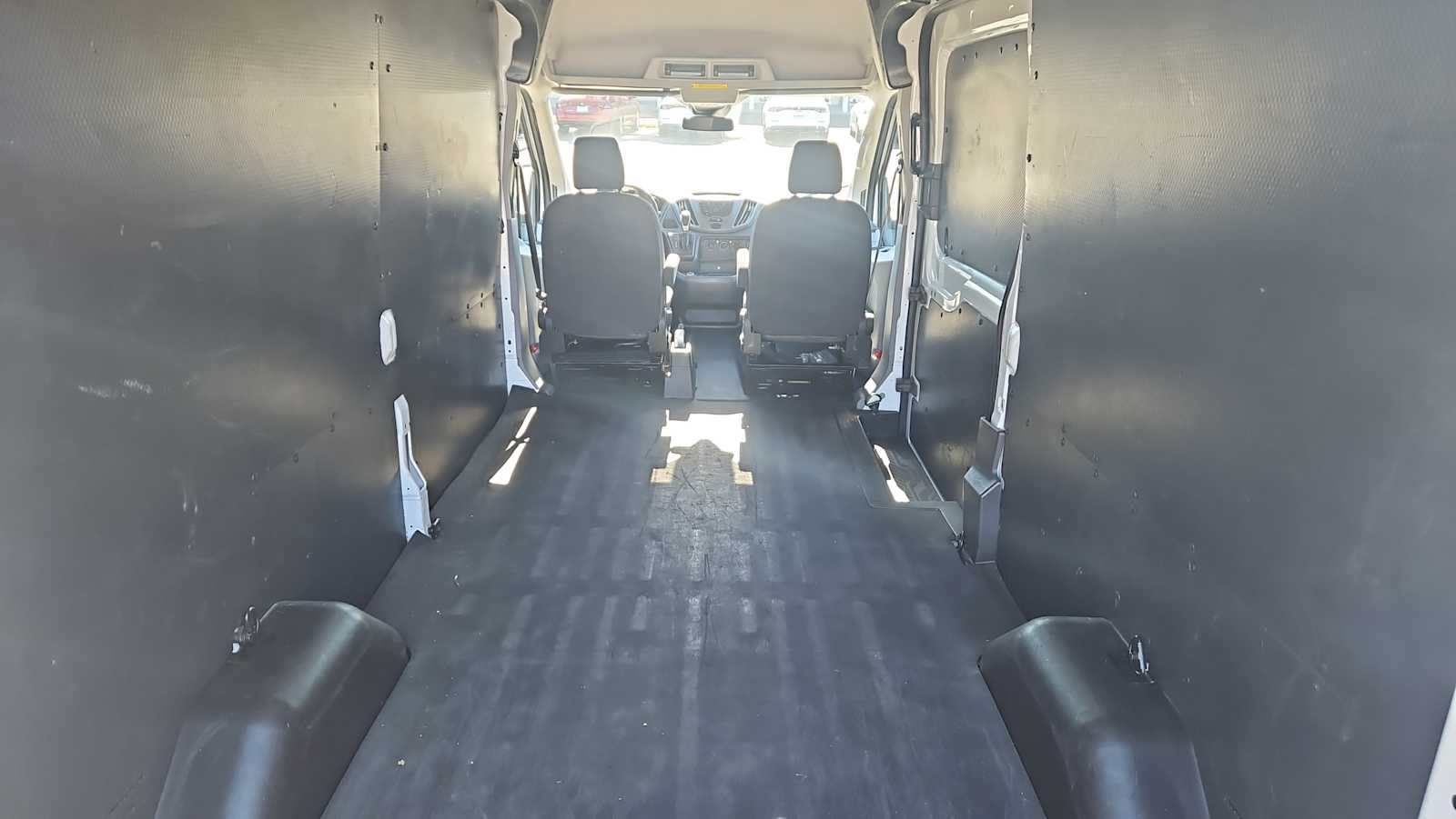 Thumbnail: 2018 Ford Transit Series - 20