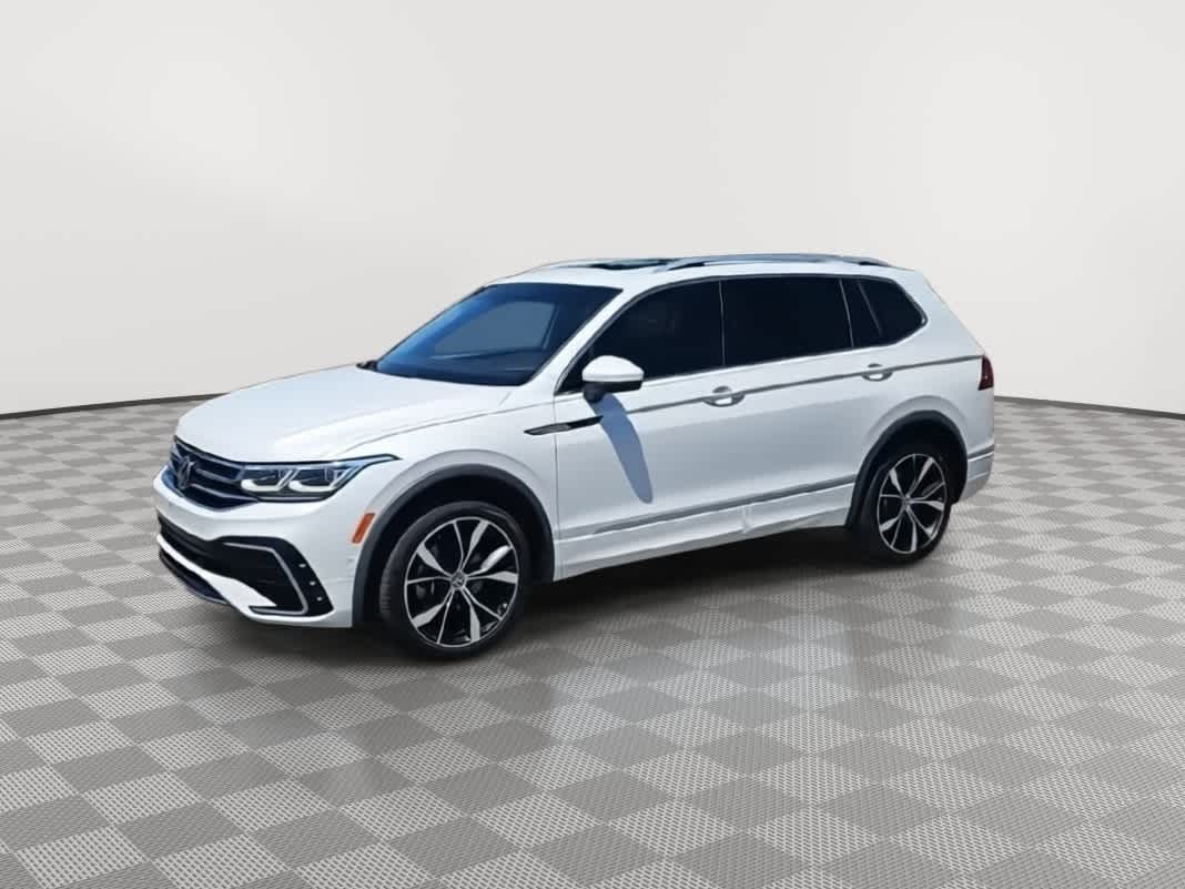 Thumbnail: 2022 Volkswagen Tiguan - 4