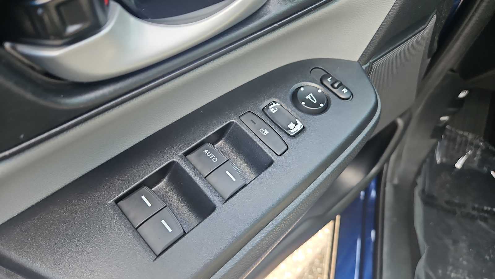 Thumbnail: 2019 Honda CR-V - 15