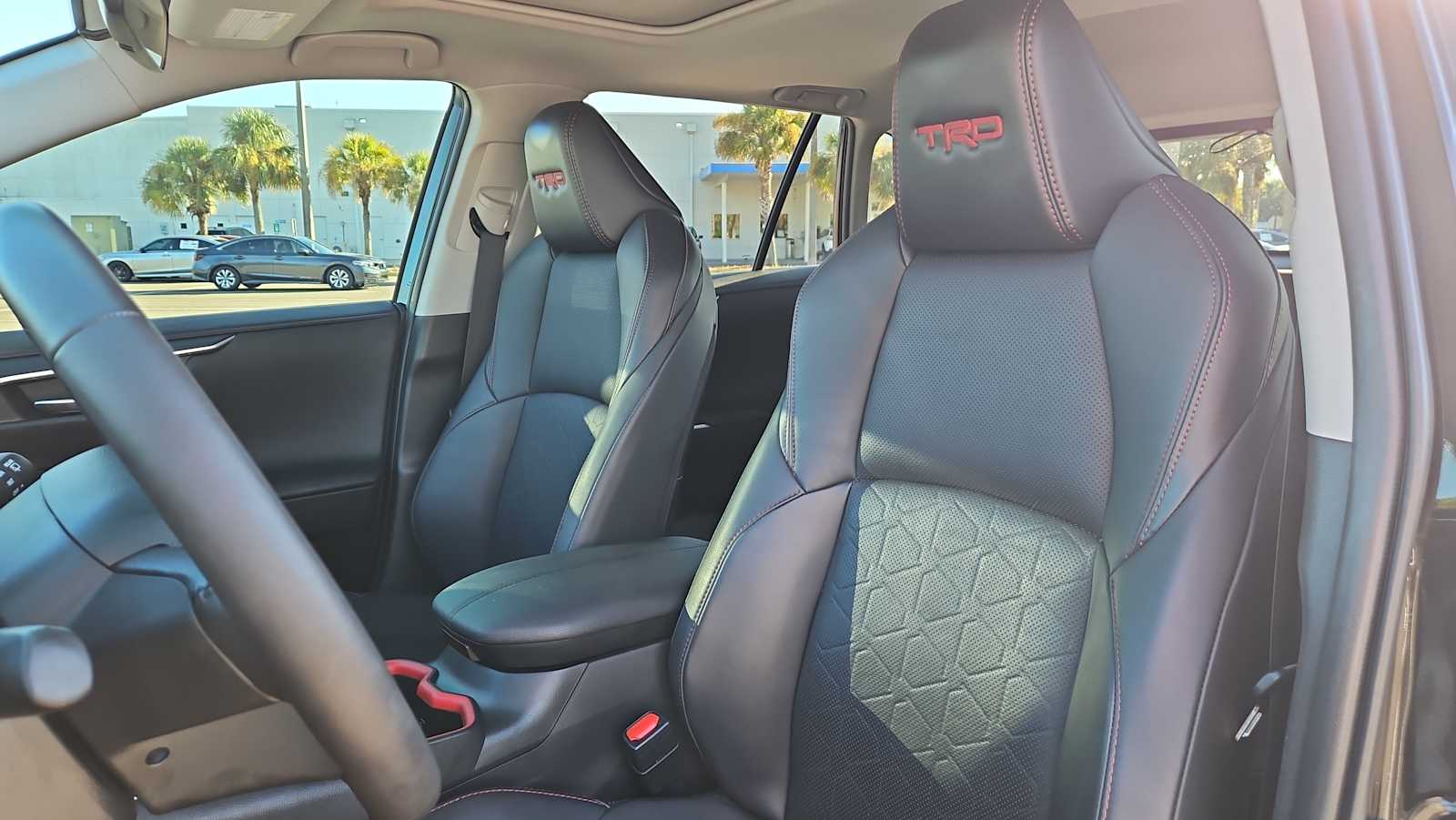 Thumbnail: 2022 Toyota RAV4 - 13