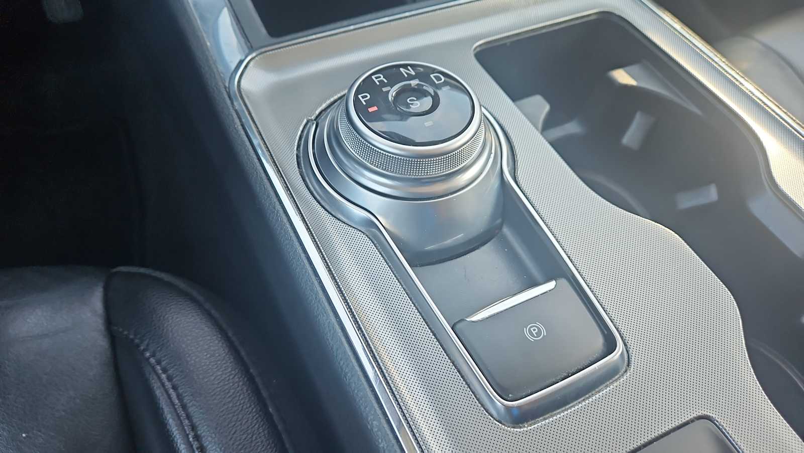 Thumbnail: 2022 Ford Edge - 21