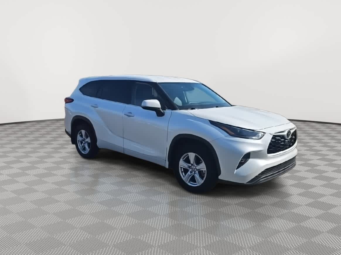 Thumbnail: 2022 Toyota Highlander - 2