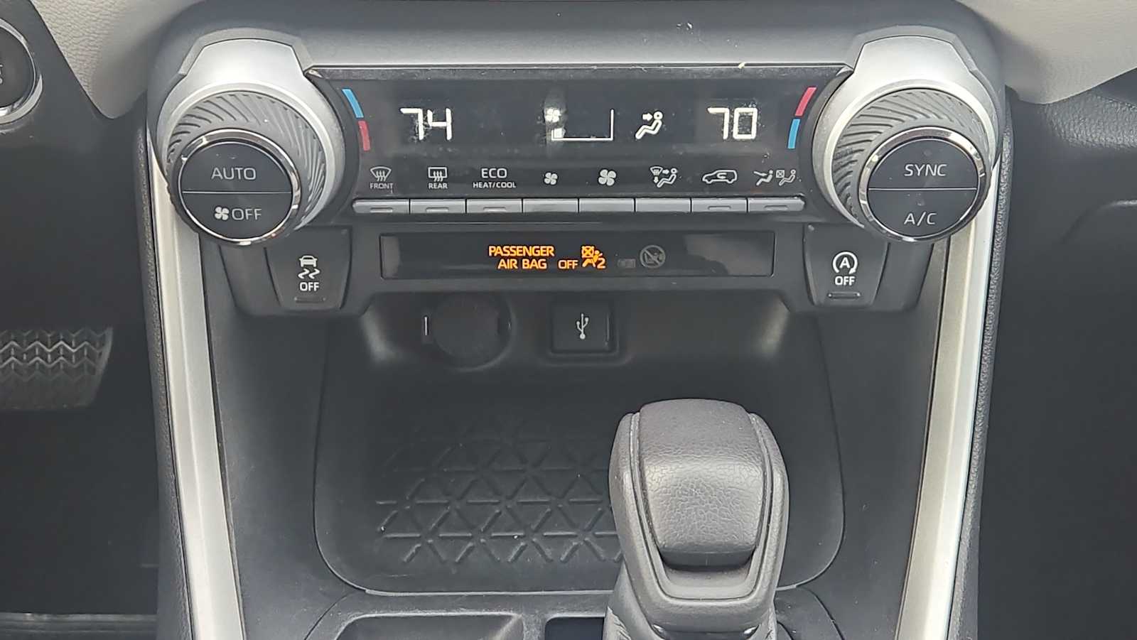 Thumbnail: 2022 Toyota RAV4 - 16