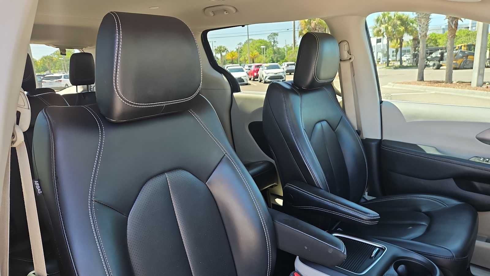 Thumbnail: 2023 Chrysler Pacifica - 26