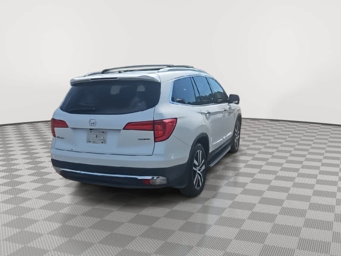 Thumbnail: 2017 Honda Pilot - 8