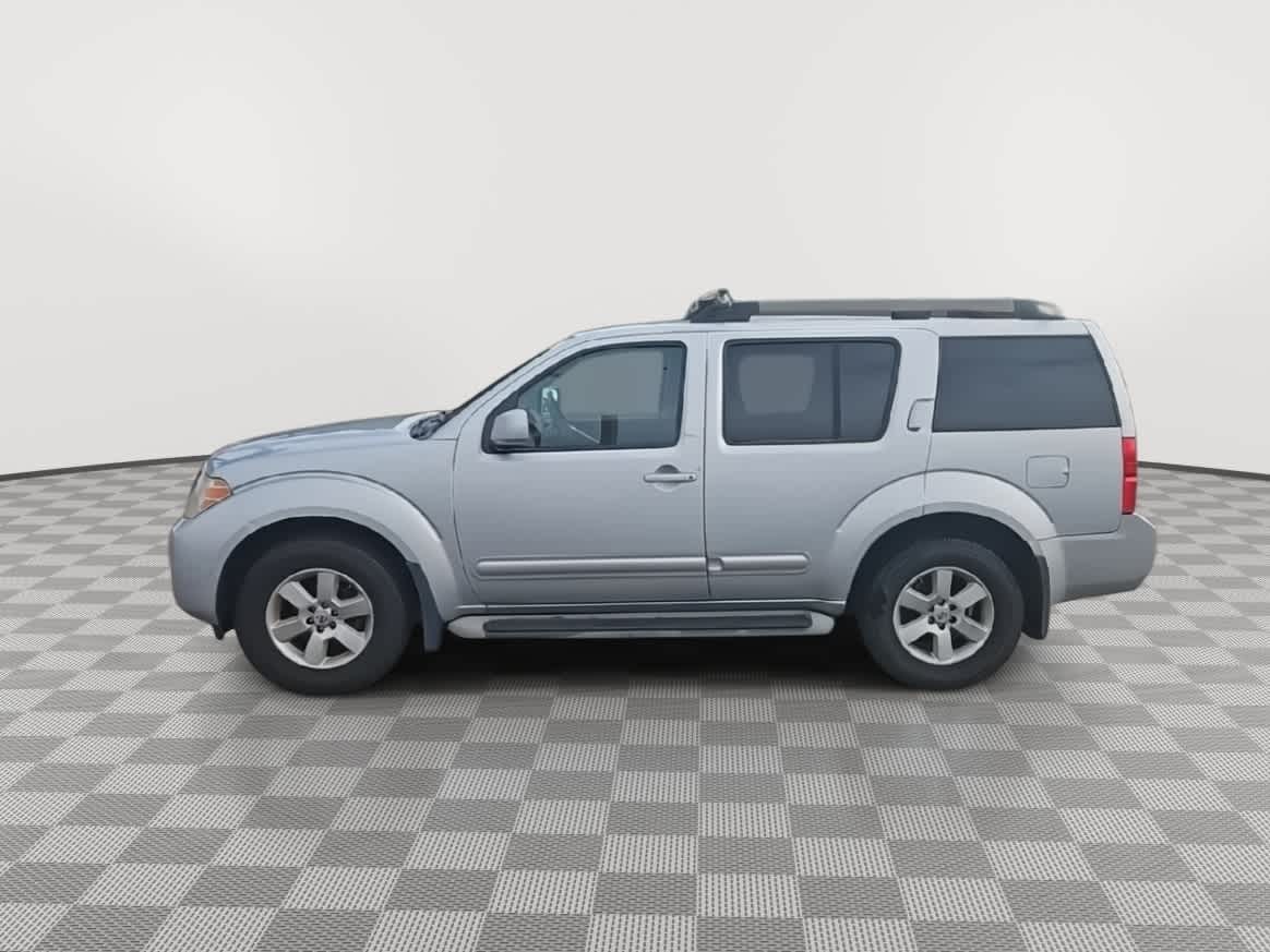 Thumbnail: 2011 Nissan Pathfinder - 5