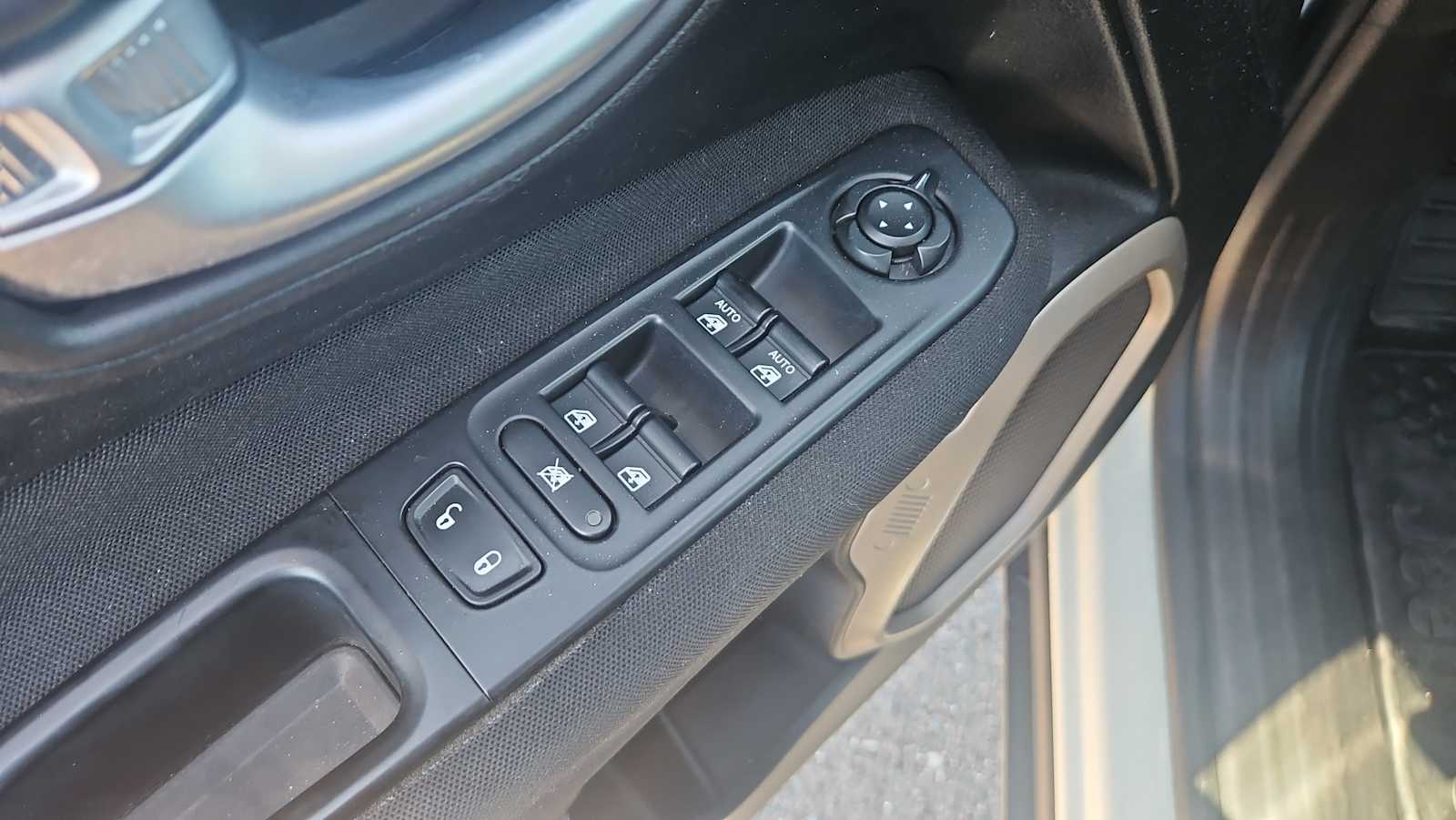 Thumbnail: 2016 Jeep Renegade - 15