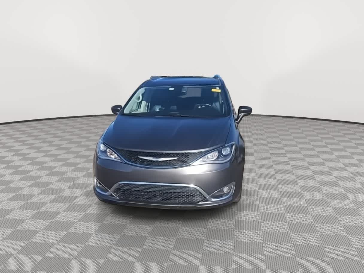 Thumbnail: 2018 Chrysler Pacifica - 3