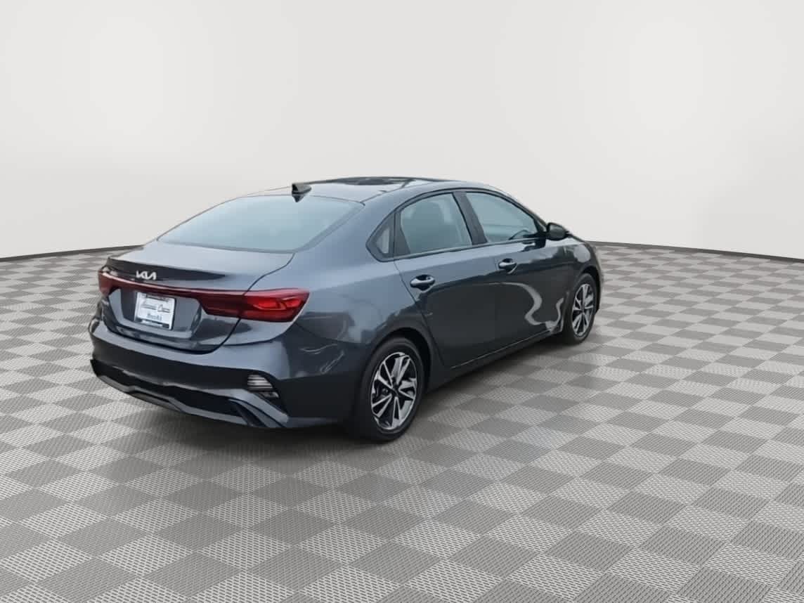 Thumbnail: 2023 Kia Forte - 8