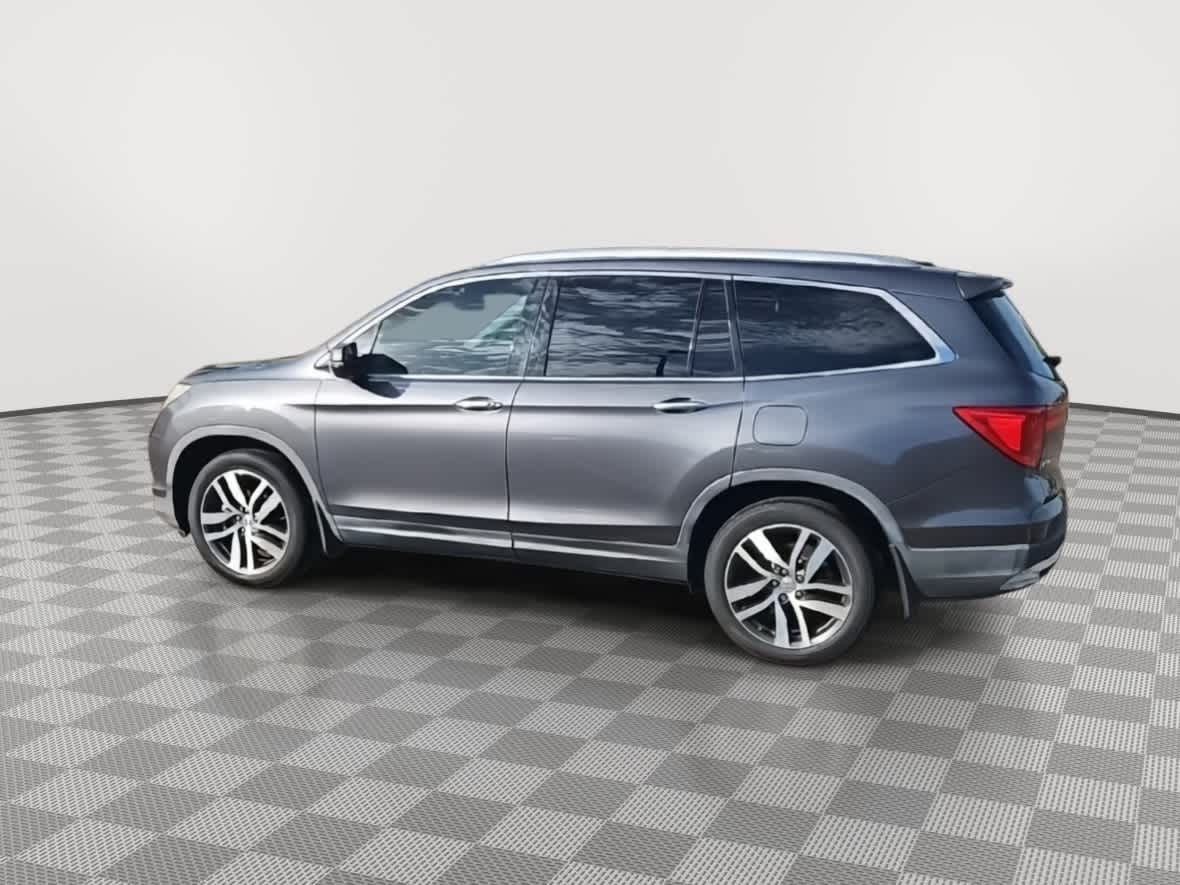 Thumbnail: 2017 Honda Pilot - 6