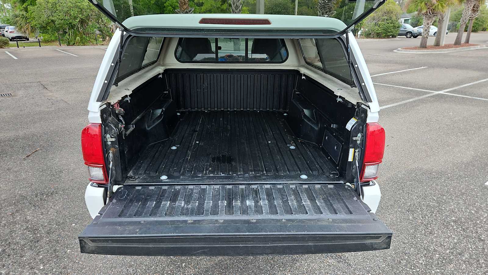 Thumbnail: 2019 Toyota Tacoma - 20