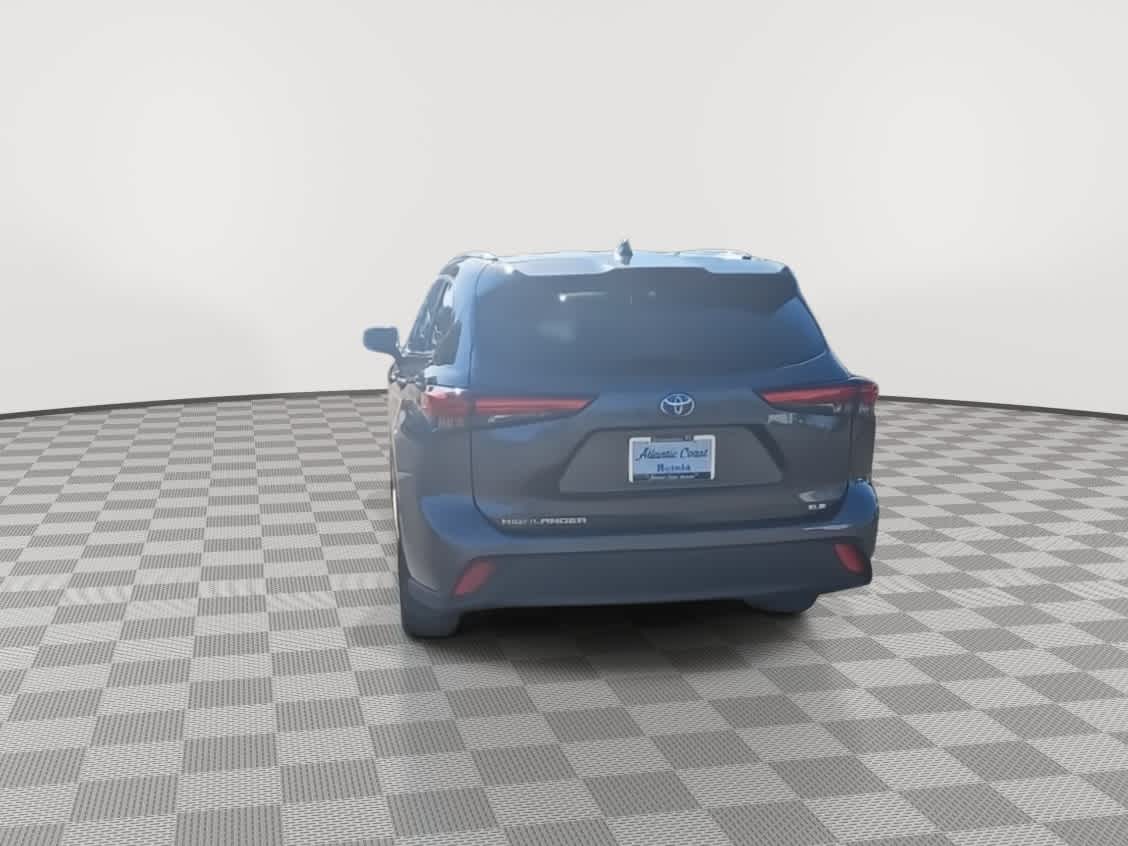 Thumbnail: 2023 Toyota Highlander - 7