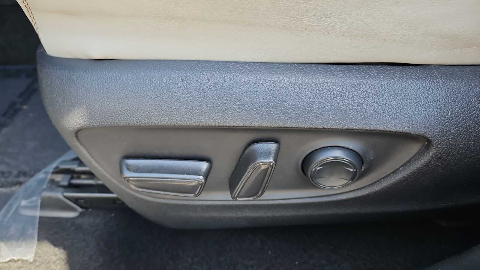 Thumbnail: 2021 Toyota RAV4 - 14