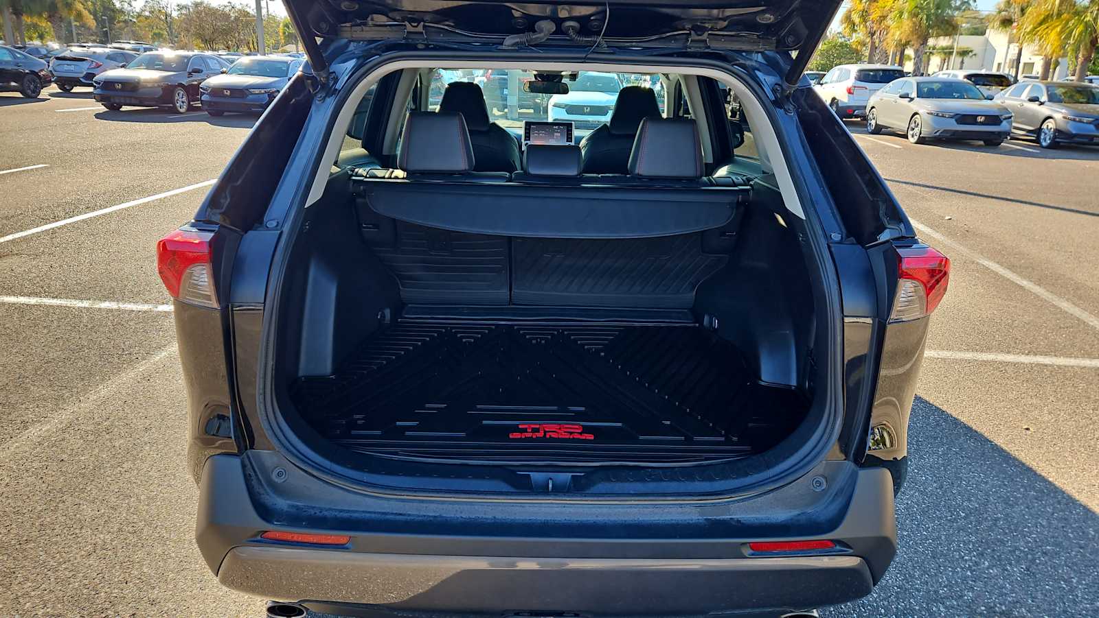 Thumbnail: 2022 Toyota RAV4 - 21