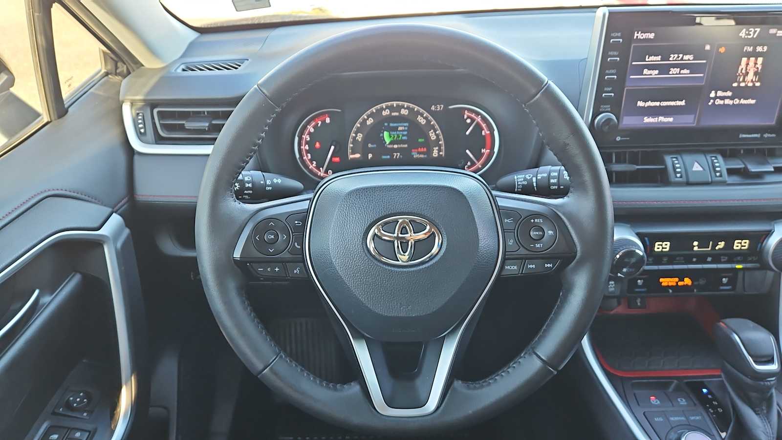 Thumbnail: 2022 Toyota RAV4 - 11