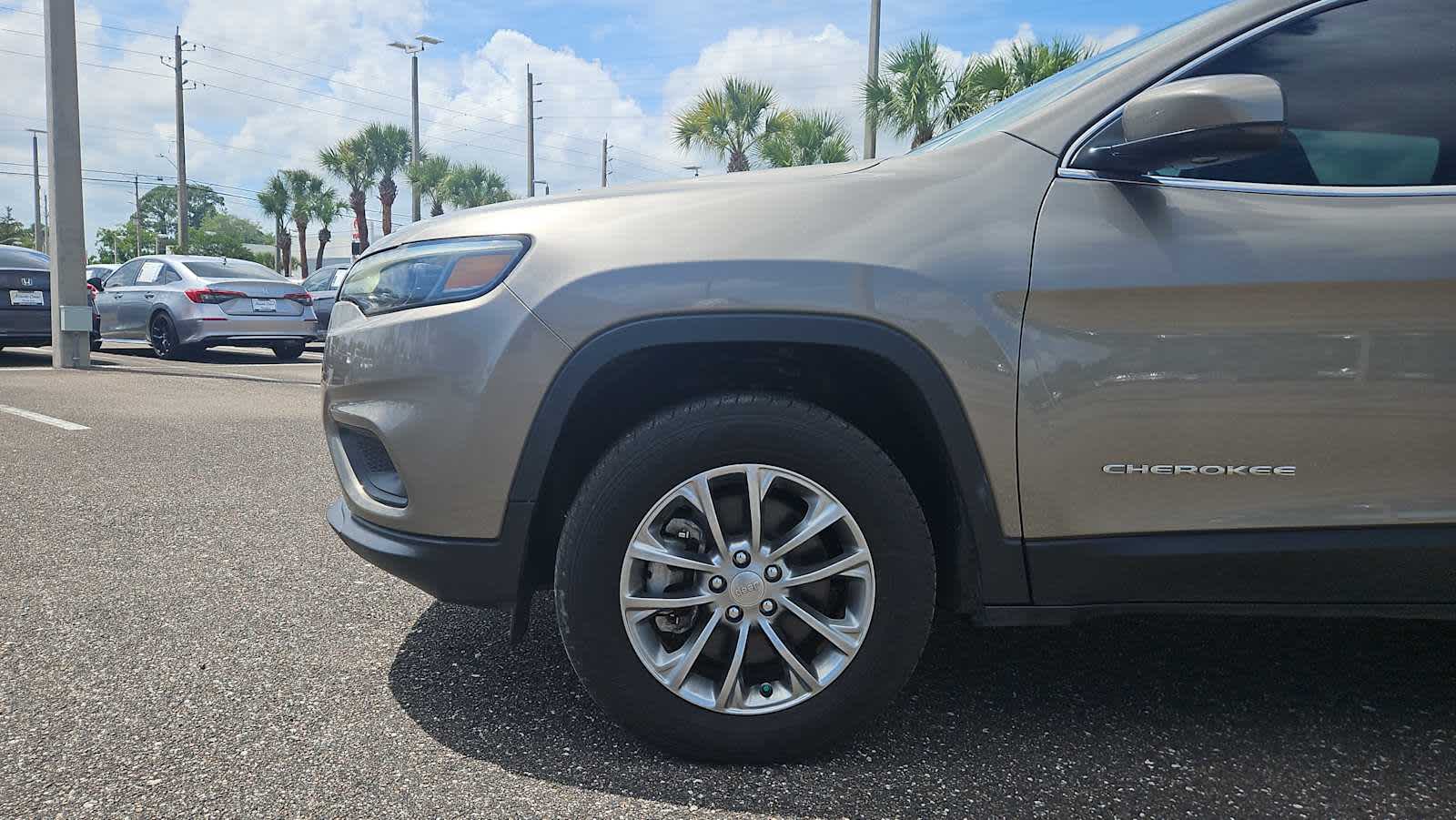 Thumbnail: 2021 Jeep Cherokee - 18