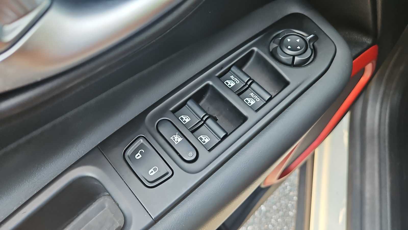 Thumbnail: 2020 Jeep Renegade - 15