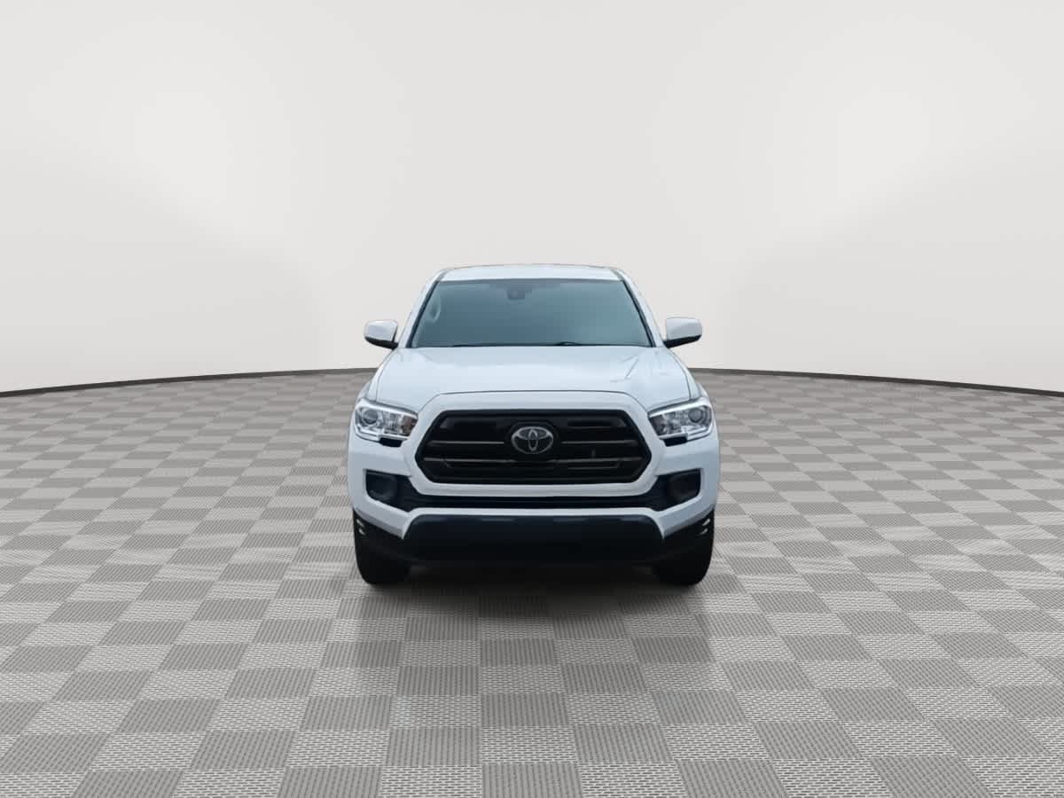 Thumbnail: 2019 Toyota Tacoma - 4