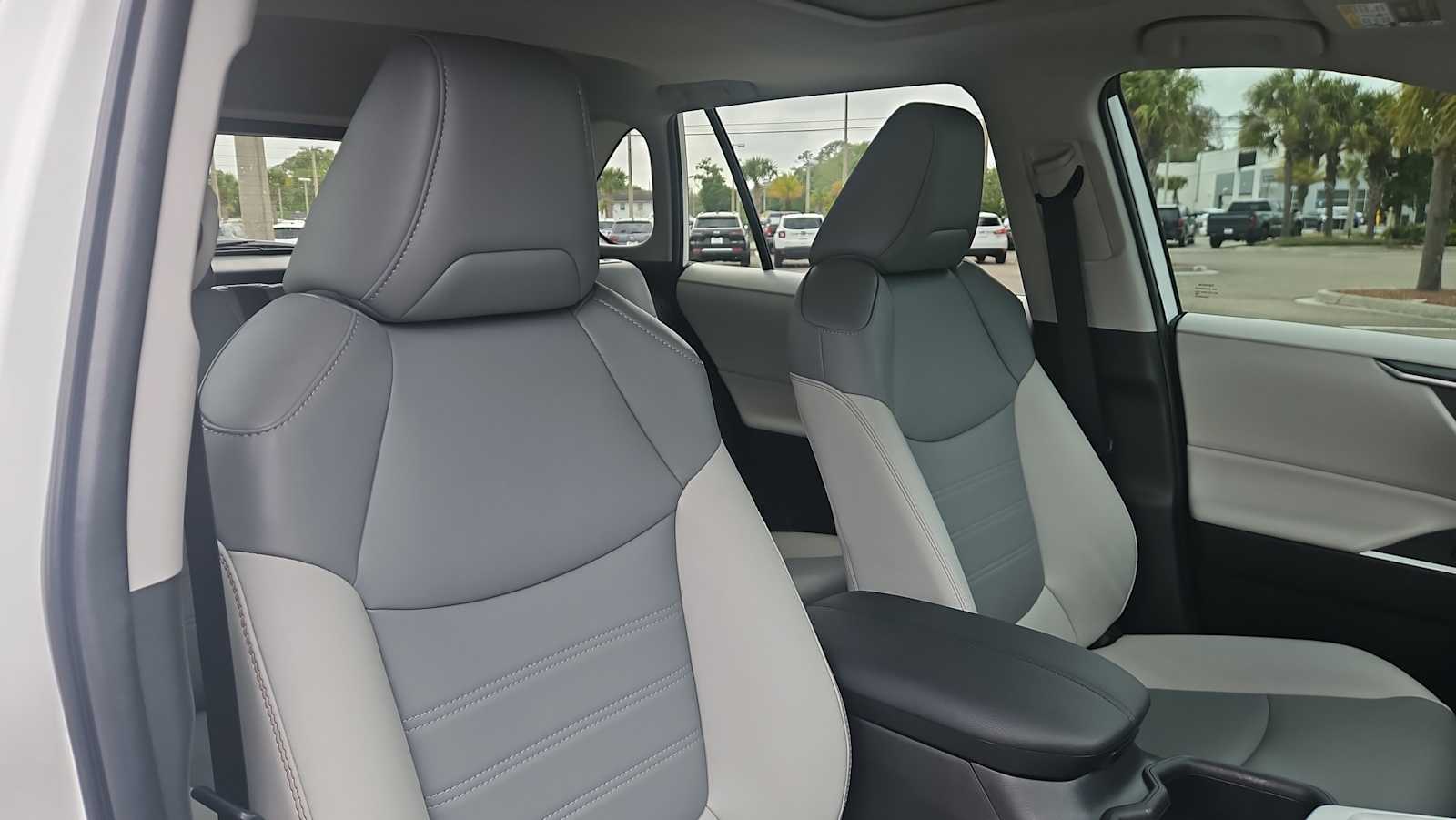 Thumbnail: 2025 Toyota RAV4 - 26