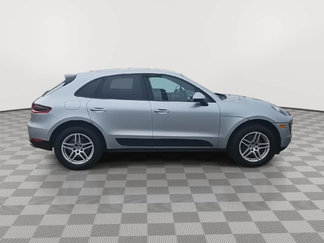 Thumbnail: 2017 Porsche Macan - 9