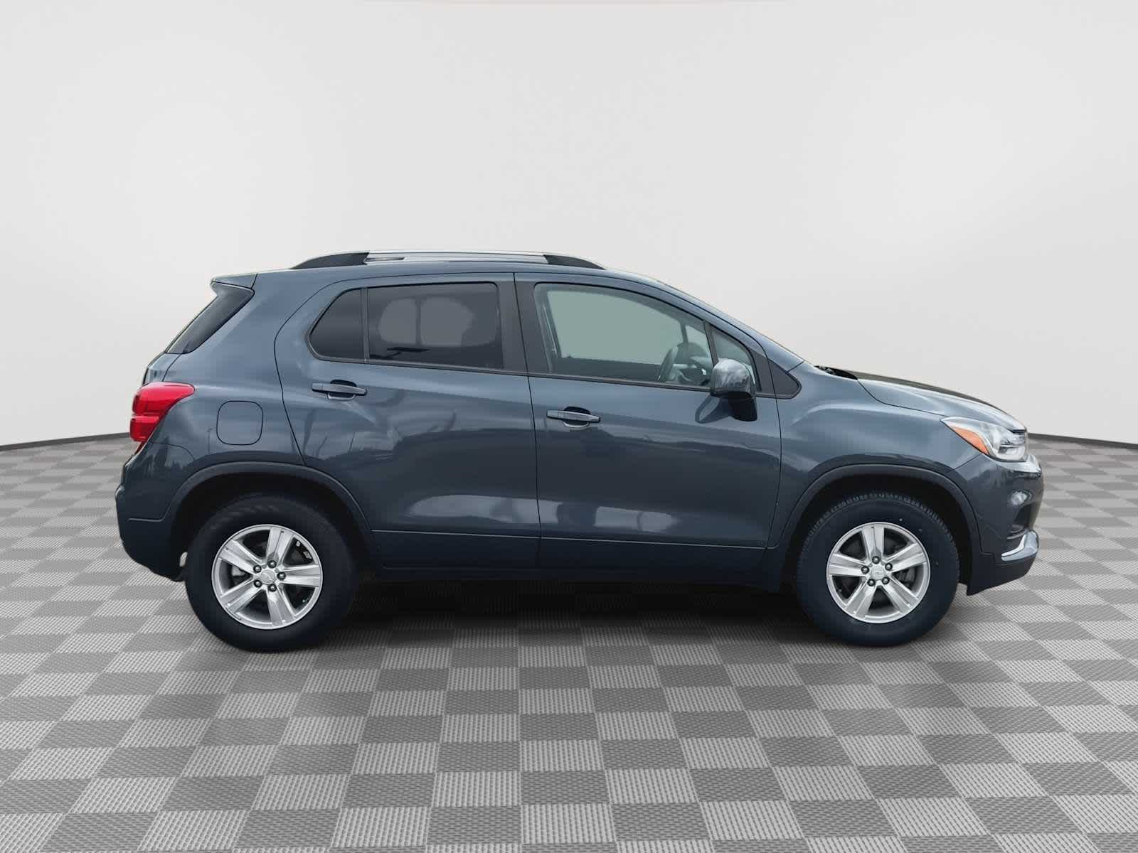 Thumbnail: 2021 Chevrolet Trax - 9
