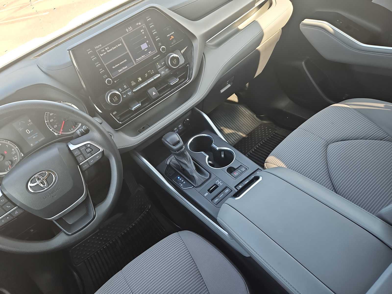 Thumbnail: 2022 Toyota Highlander - 22