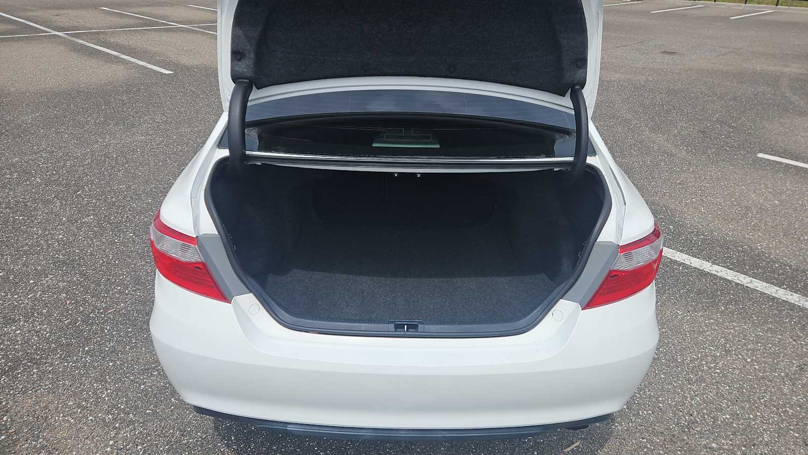 Thumbnail: 2015 Toyota Camry - 20