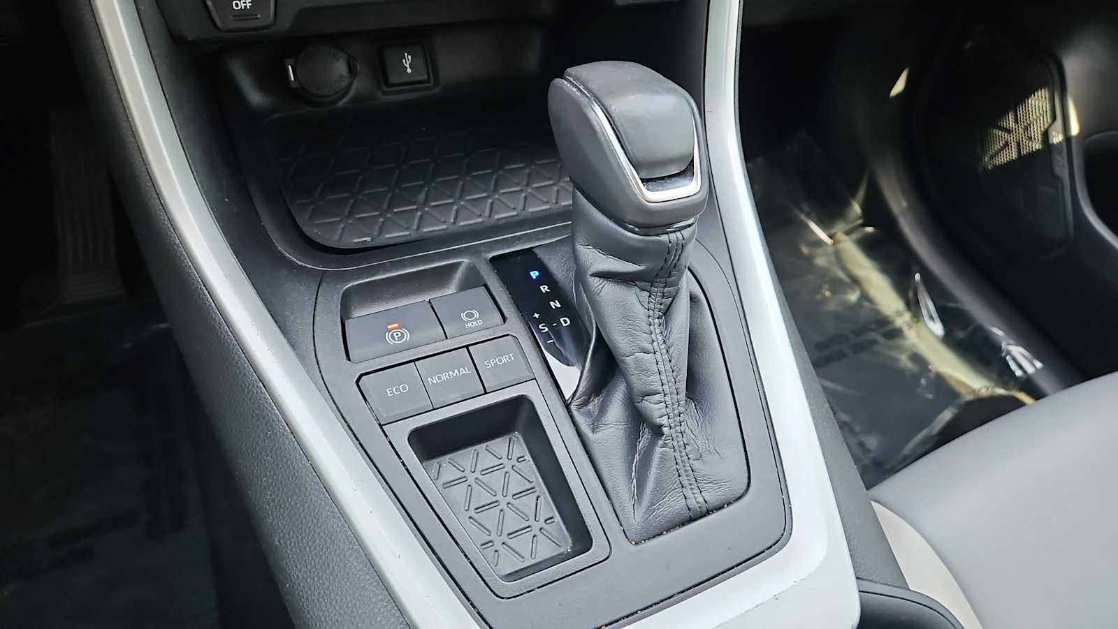 Thumbnail: 2021 Toyota RAV4 - 22