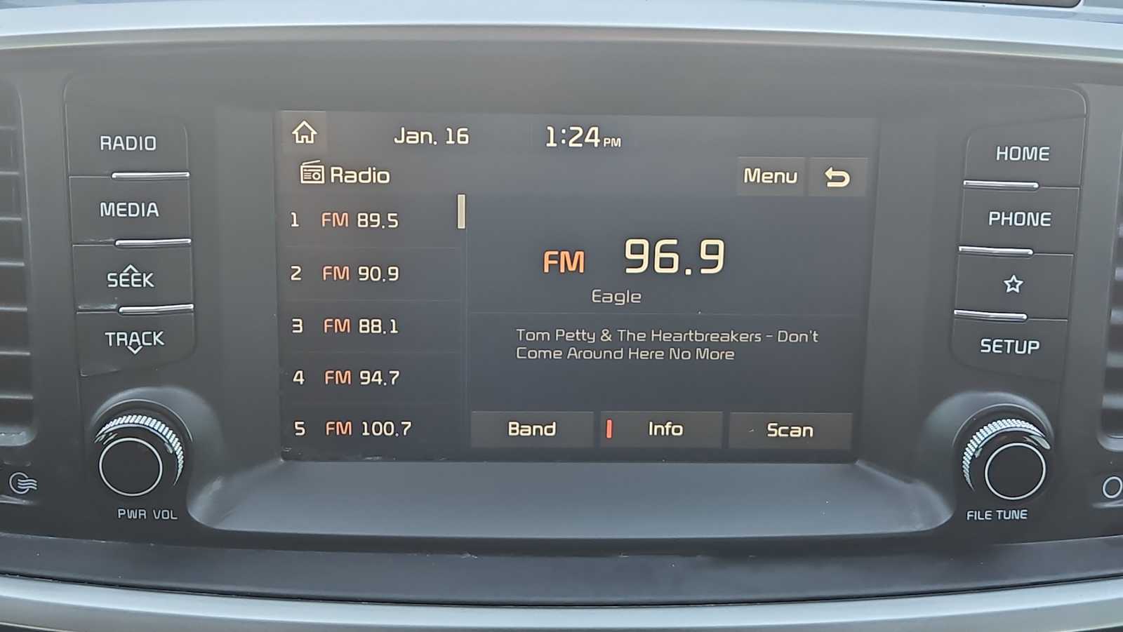 Thumbnail: 2020 Kia Sorento - 12