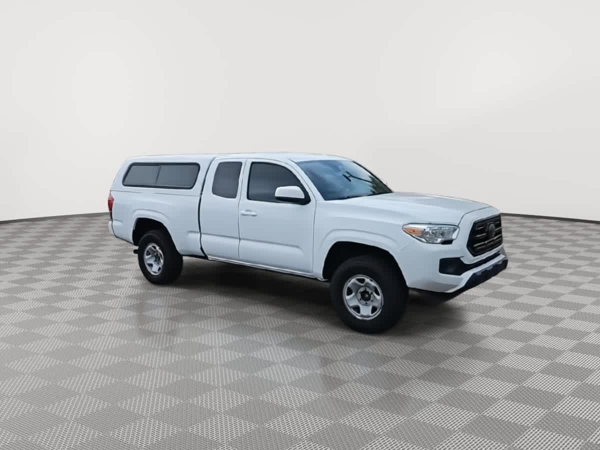 Thumbnail: 2019 Toyota Tacoma - 3