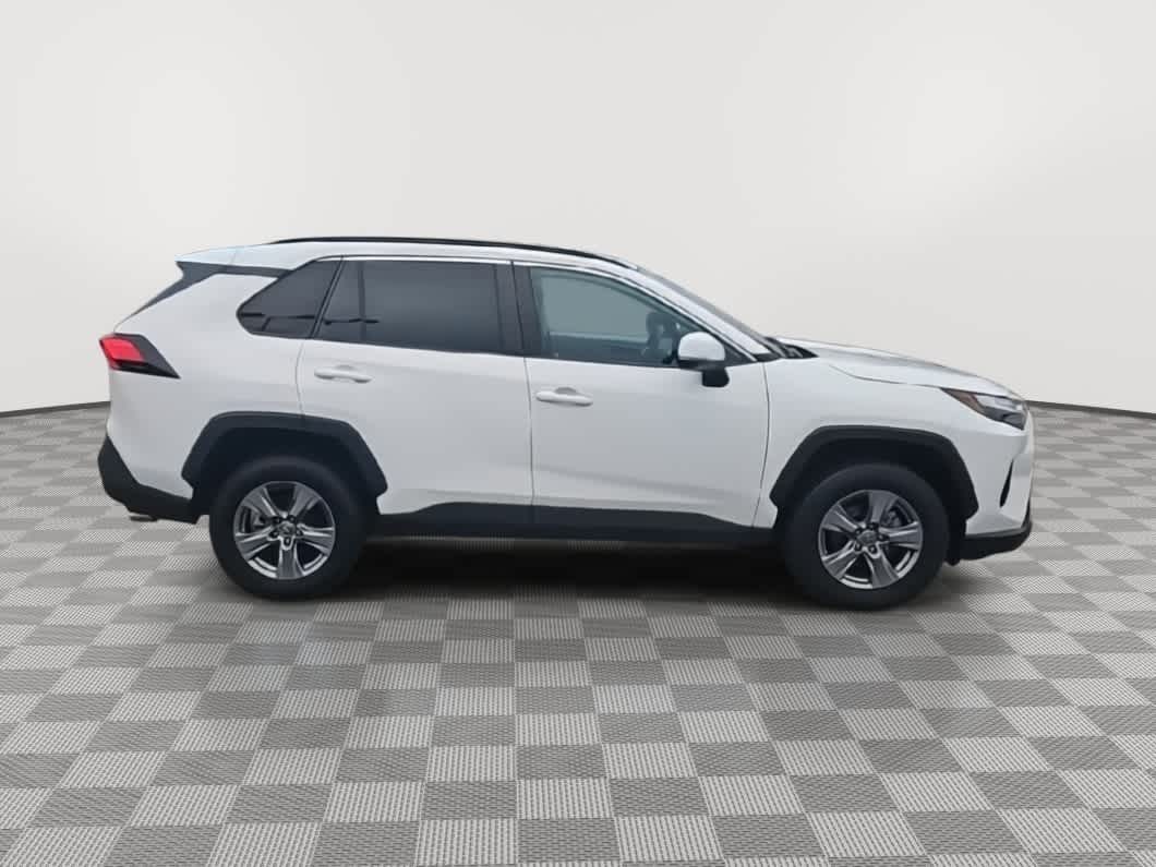 Thumbnail: 2022 Toyota RAV4 - 9