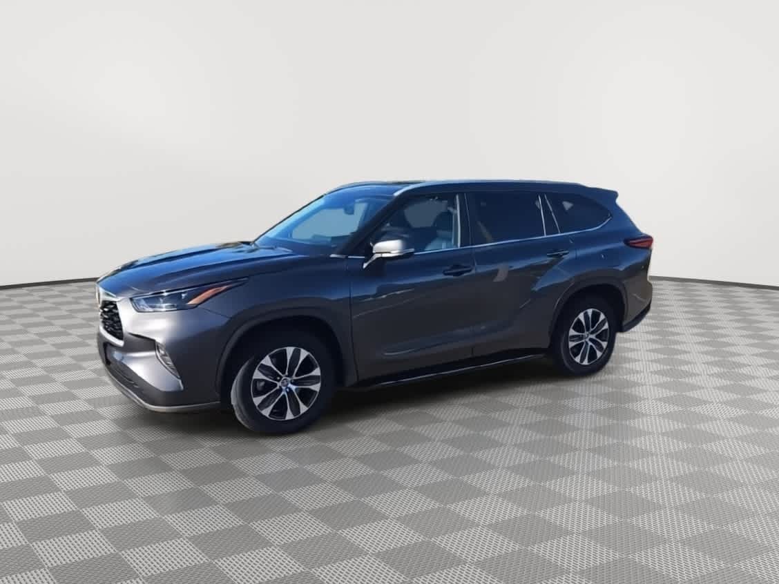 Thumbnail: 2023 Toyota Highlander - 4