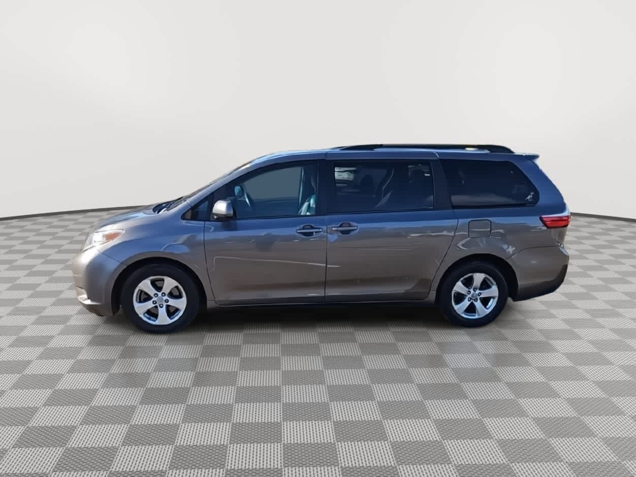 Thumbnail: 2017 Toyota Sienna - 5
