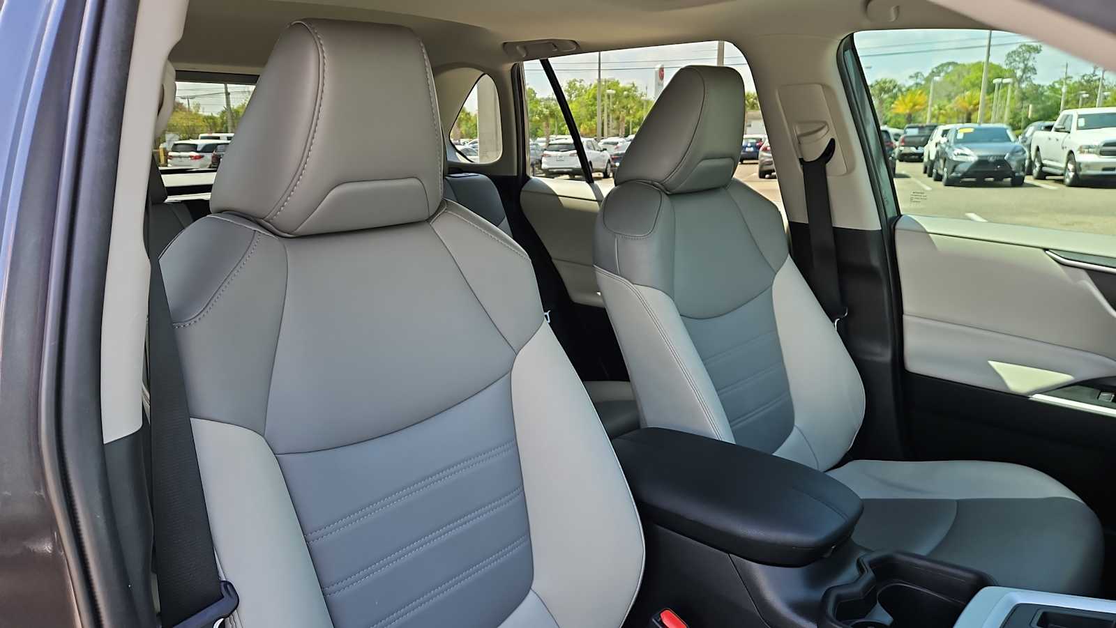 Thumbnail: 2021 Toyota RAV4 - 26