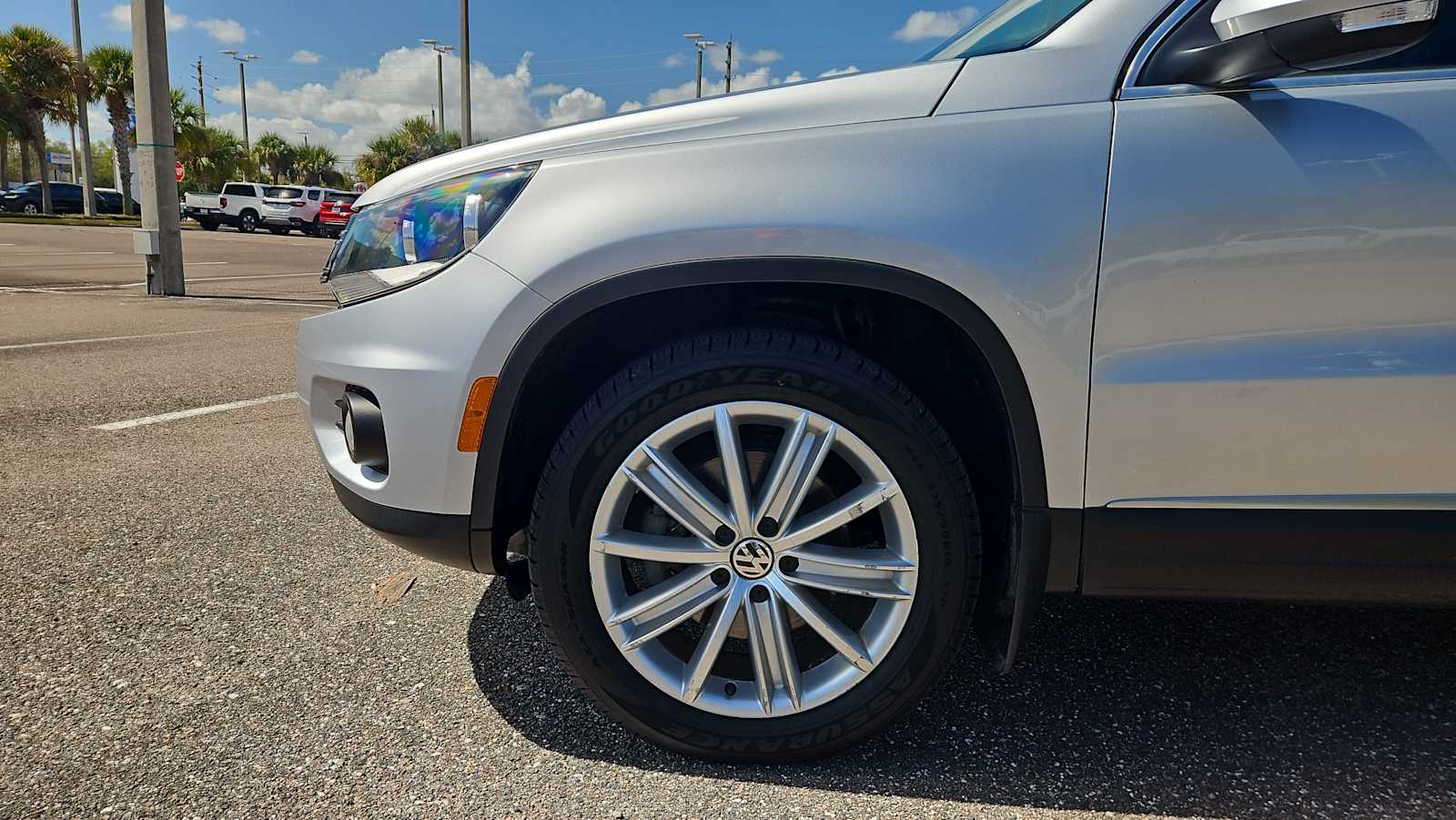 Thumbnail: 2014 Volkswagen Tiguan - 19