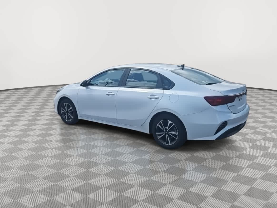 Thumbnail: 2023 Kia Forte - 6